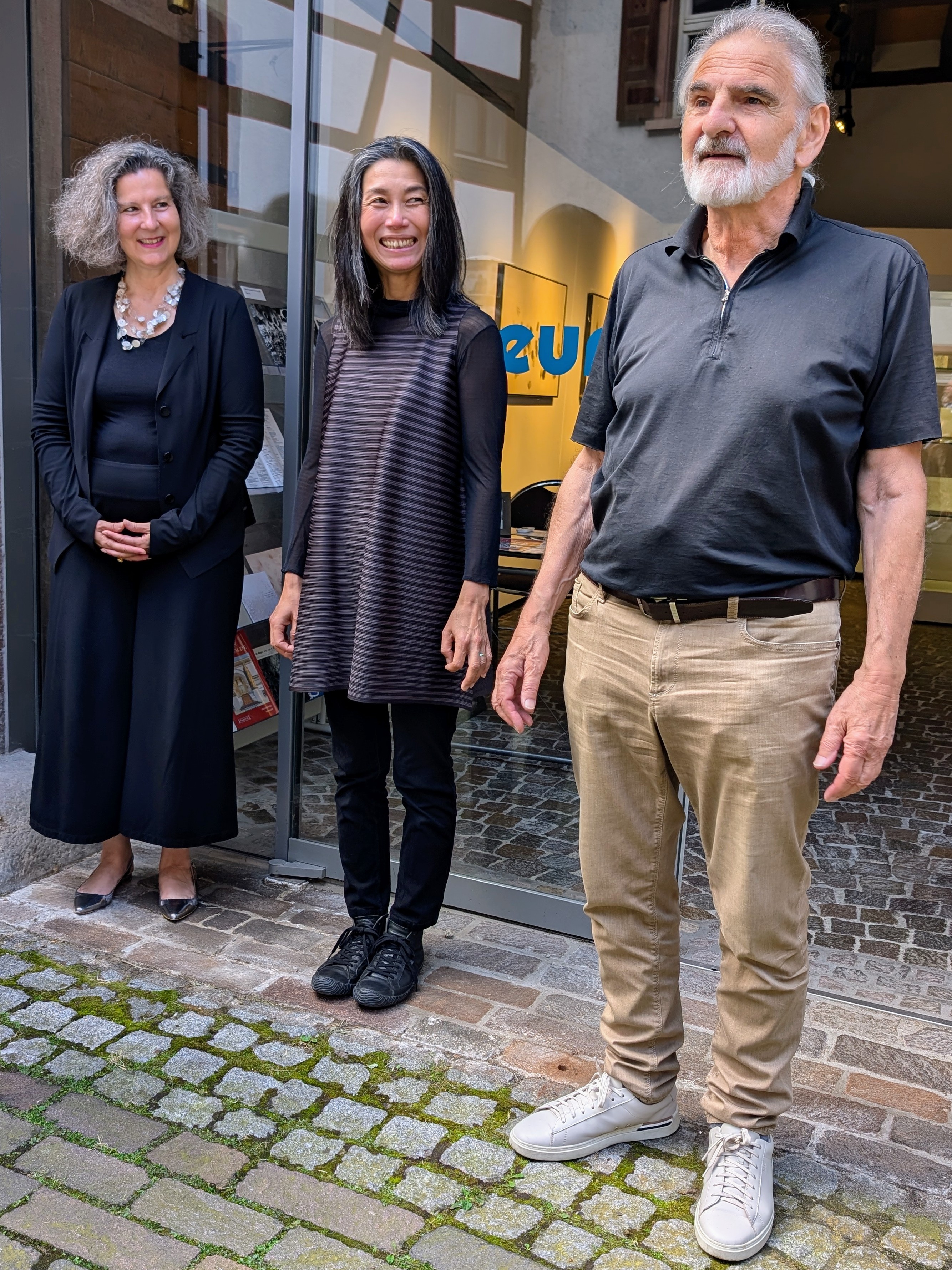 Vernissage: Dr. Maria Lucia Weigel, Mitsuko Hoshino & Tom Feritsch (v.l.n.r.) - Foto: Dieter Weitz